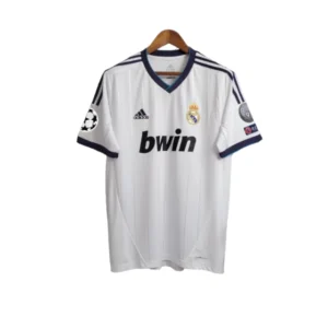 Camisa Retrô Real Madrid I 12/13 - Masculina Adidas - Branca com detalhes em azul com todos os patch