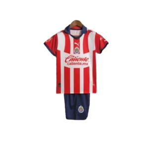 Kit Infantil Chivas Guadalajara I 23/24 - Puma - Vermelho com detalhes em azul e branco