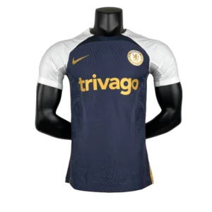 Camisa Chelsea Treino 23/24 - Jogador Nike Masculina - Azul com detalhes em branco e dourado